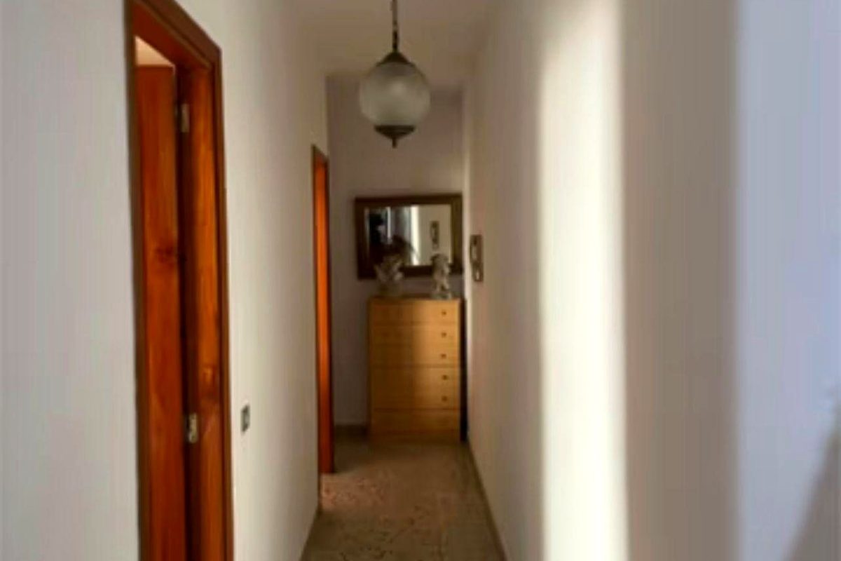 18890696-0004129760.jpg