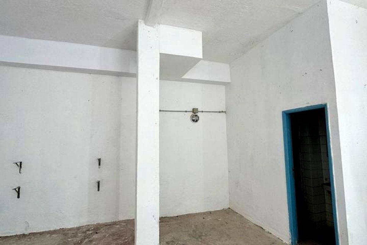 2df389b6-0004100203.jpg