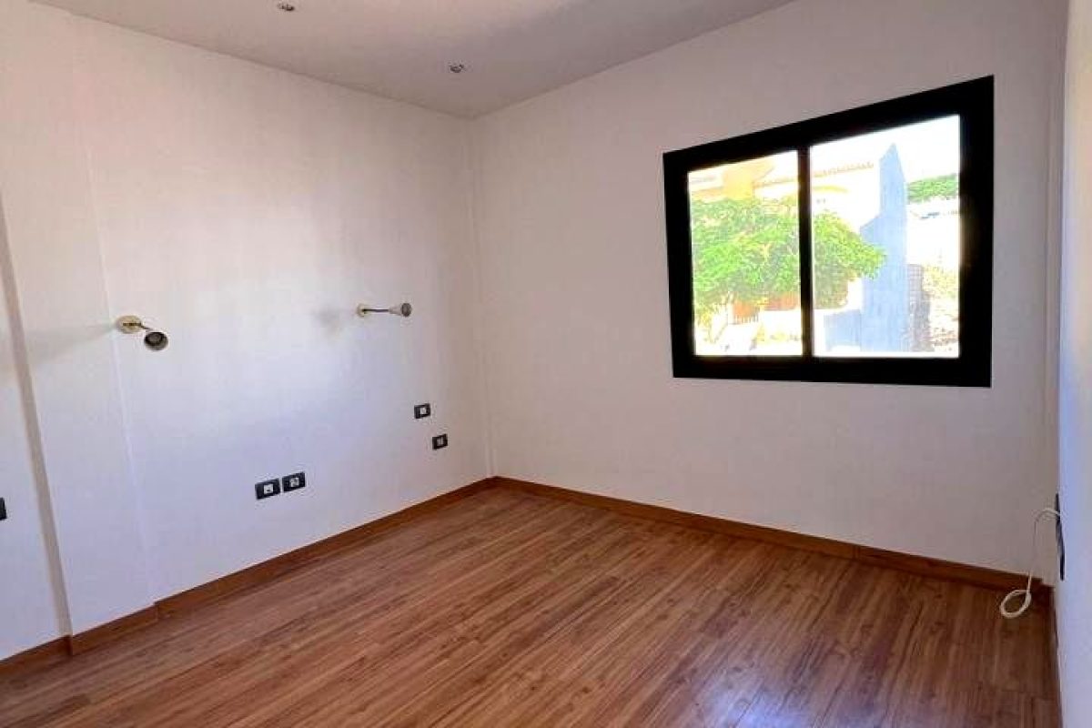 86228afd-0004192292.jpg